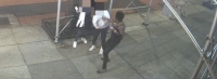 Mujer afroamericana exige a dos mujeres asiáticas quitarse la mascarilla y las ataca a martillazos en Nueva York