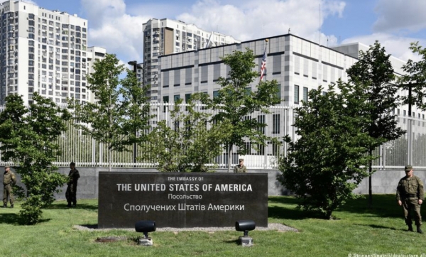 EUA ordena a sus diplomáticos salir de Ucrania