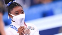 Simone Biles gana medalla de bronce en Juegos Olímpicos de Tokio