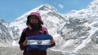 Alfa Karina Arrué se prepara para su primera rotación en el Everest