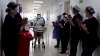 Personal médico despide entre aplausos a una anciana de 104 años que venció por segunda vez al coronavirus