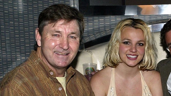 Padre de Britney acuerda dejar tutela legal de su hija