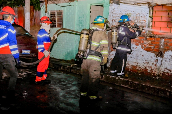Bomberos atiende dos incendios en Ayutuxtepeque