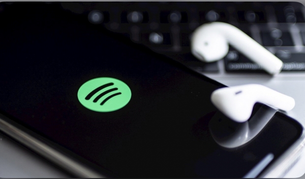 Usuarios reportan fallas en Spotify